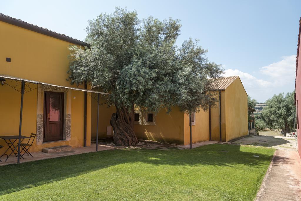 Agriturismo Borgo Degli Ulivi Pension Canicattini Bagni Buitenkant foto